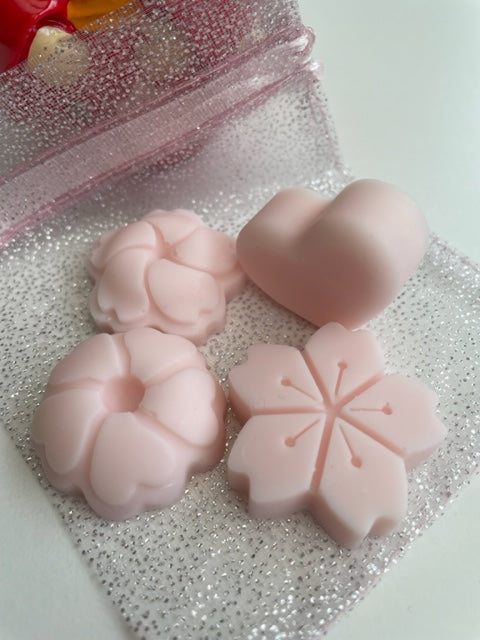 Takusan Sakura wax melts